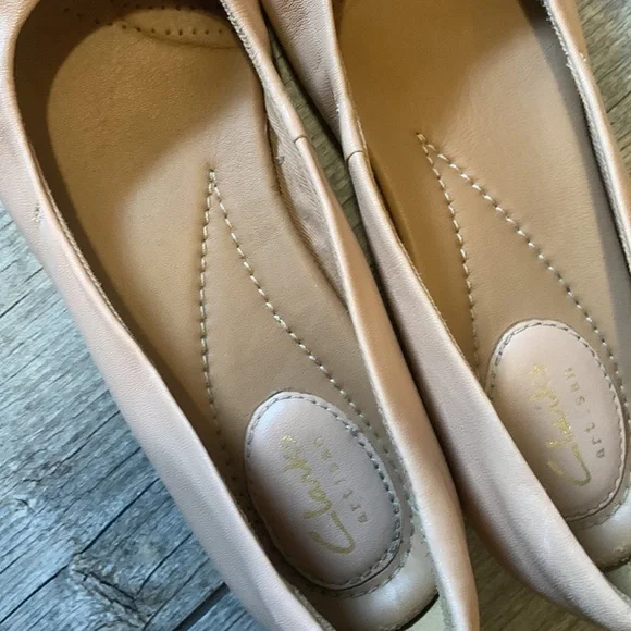 Clarks flats - Picture 3 of 5